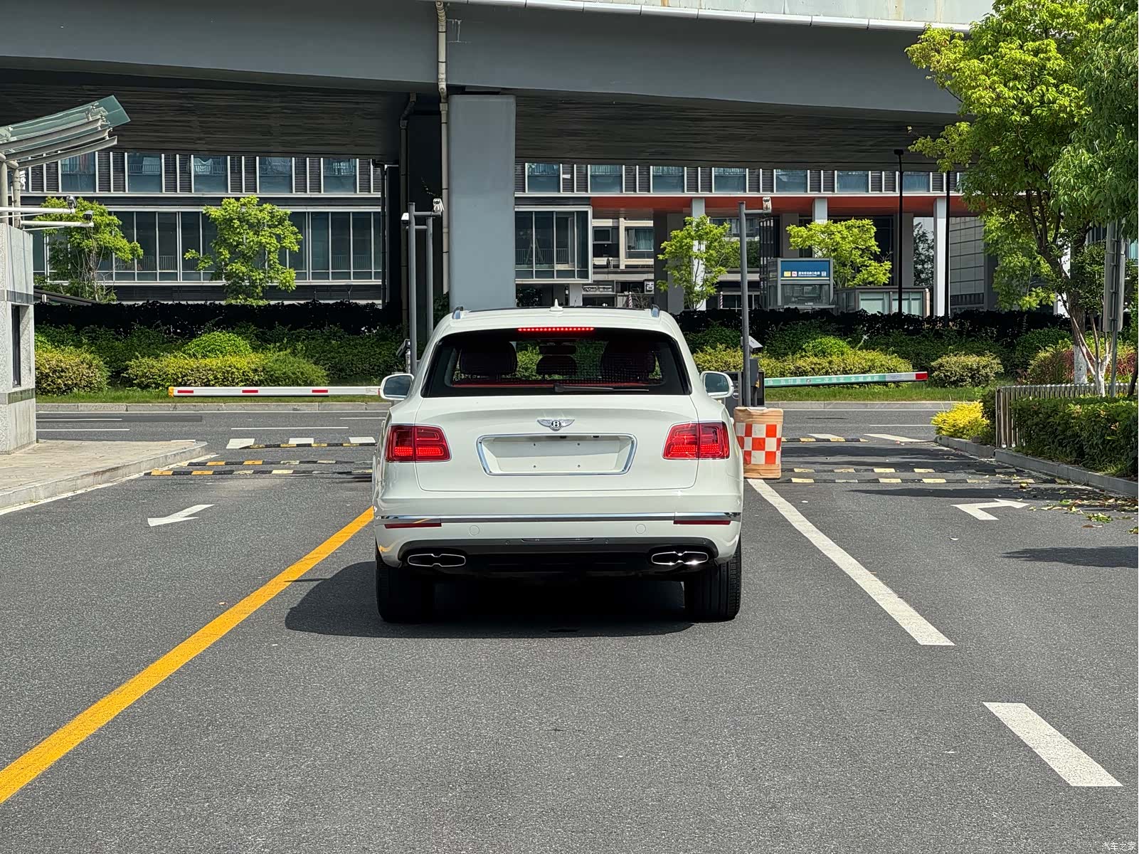 Bentley Bentayga, 2018 6