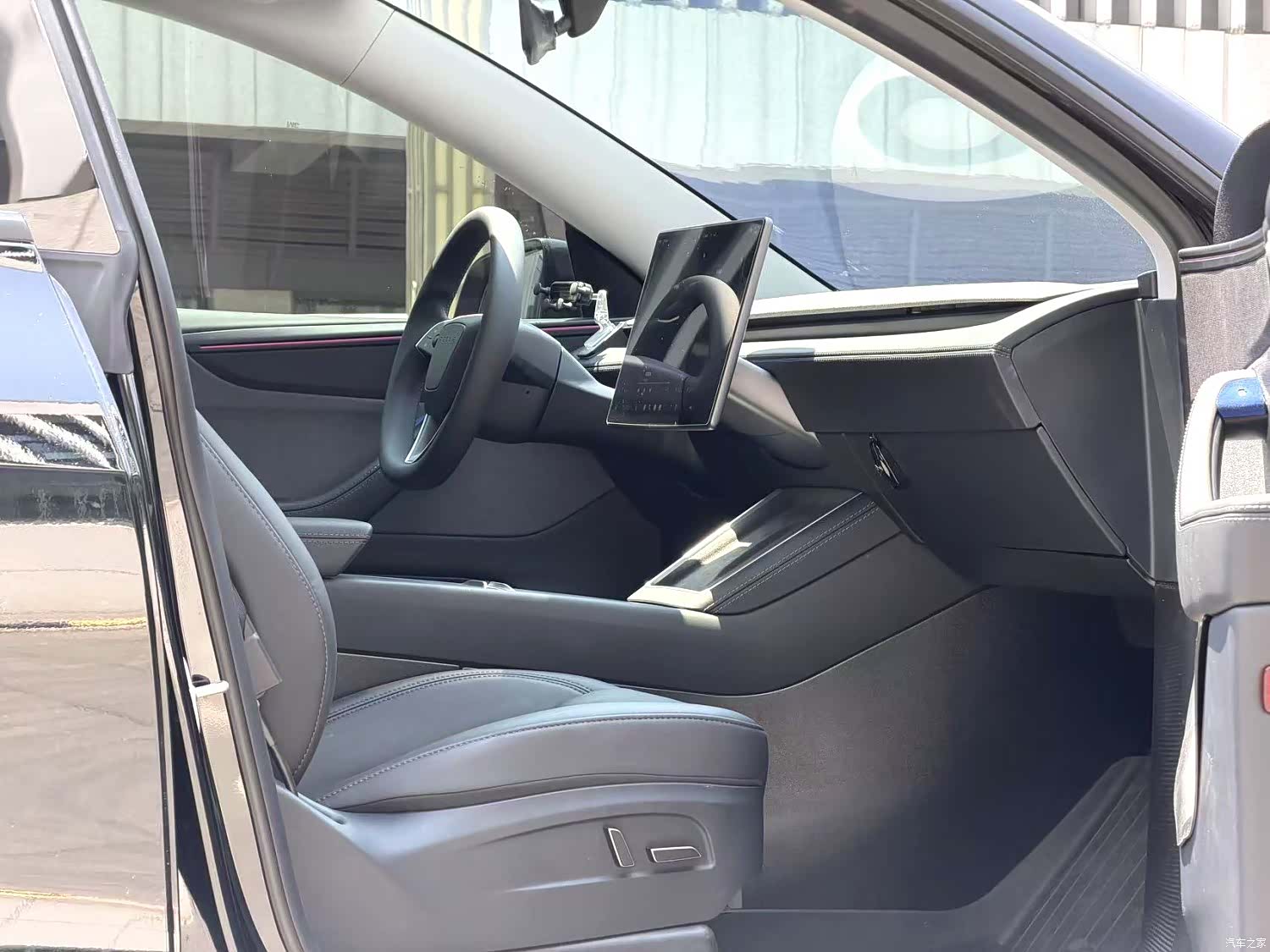 Tesla Model Y, 2025 7