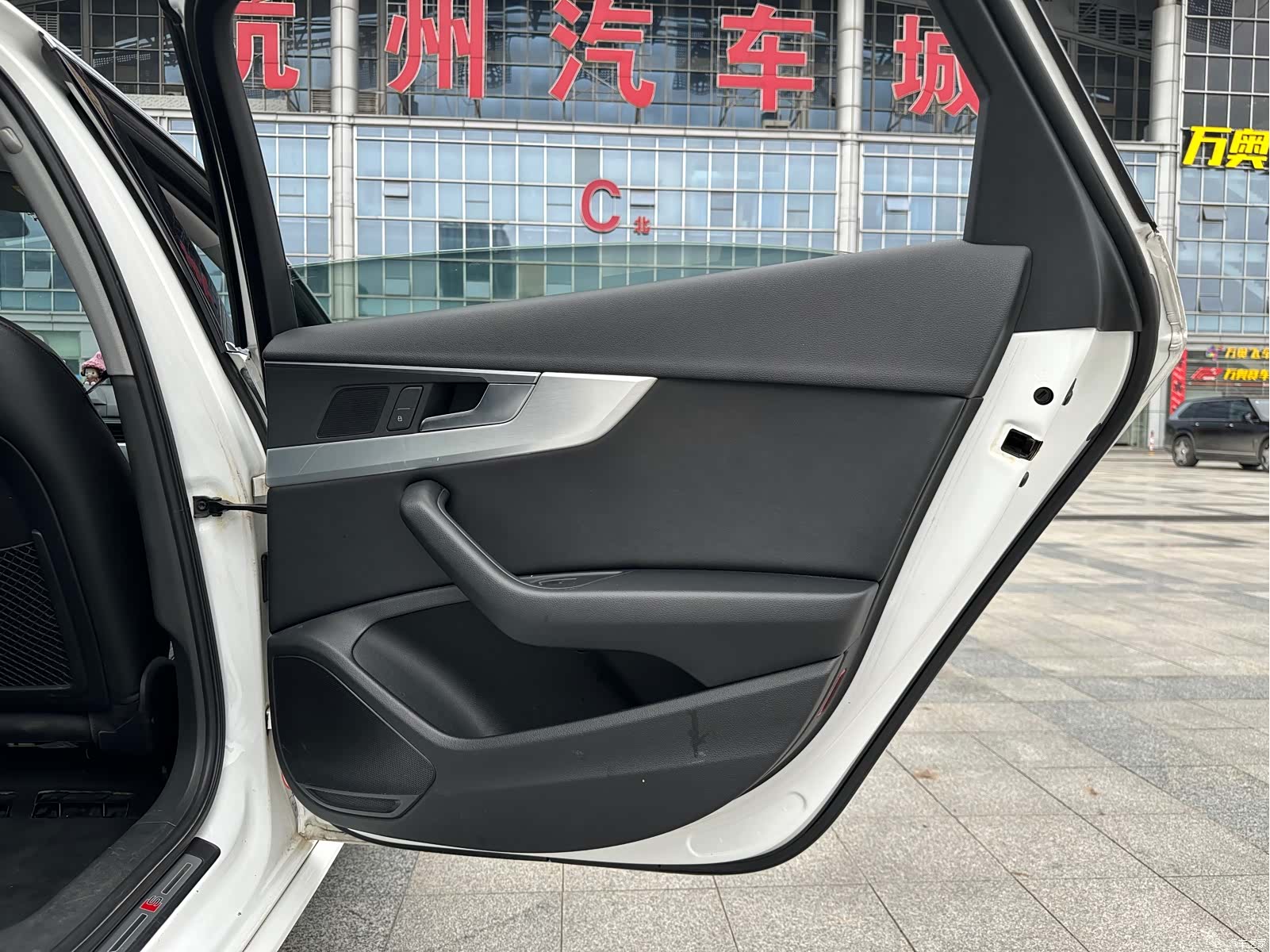 Audi A4L, 2018 23