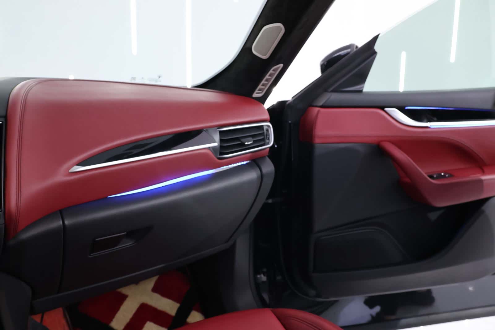 Maserati Levante, 2017 9