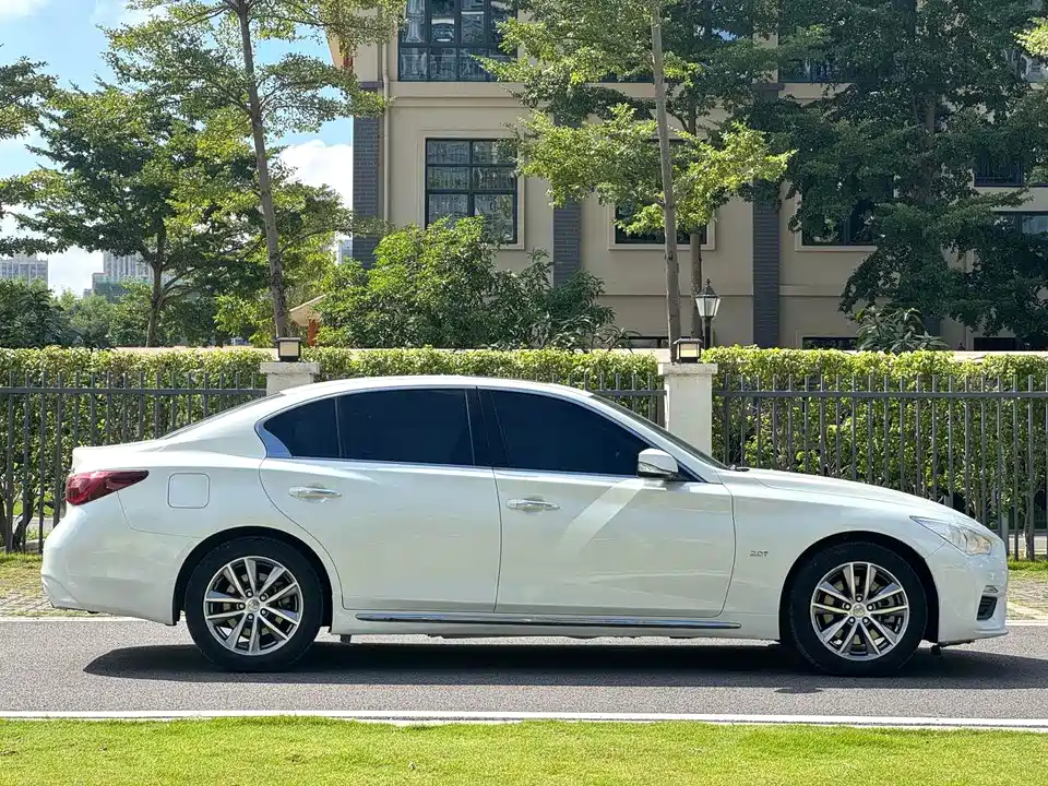 Infiniti Q50L