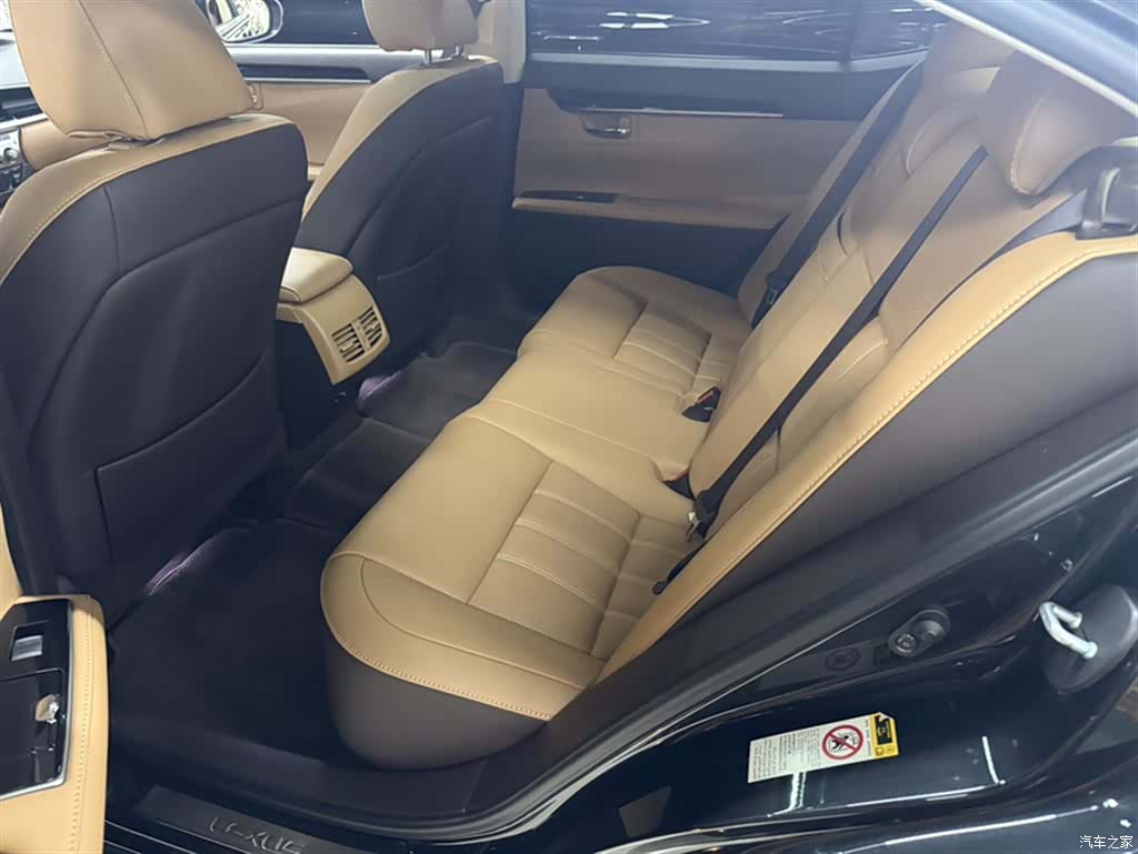 Lexus ES, 2018 10