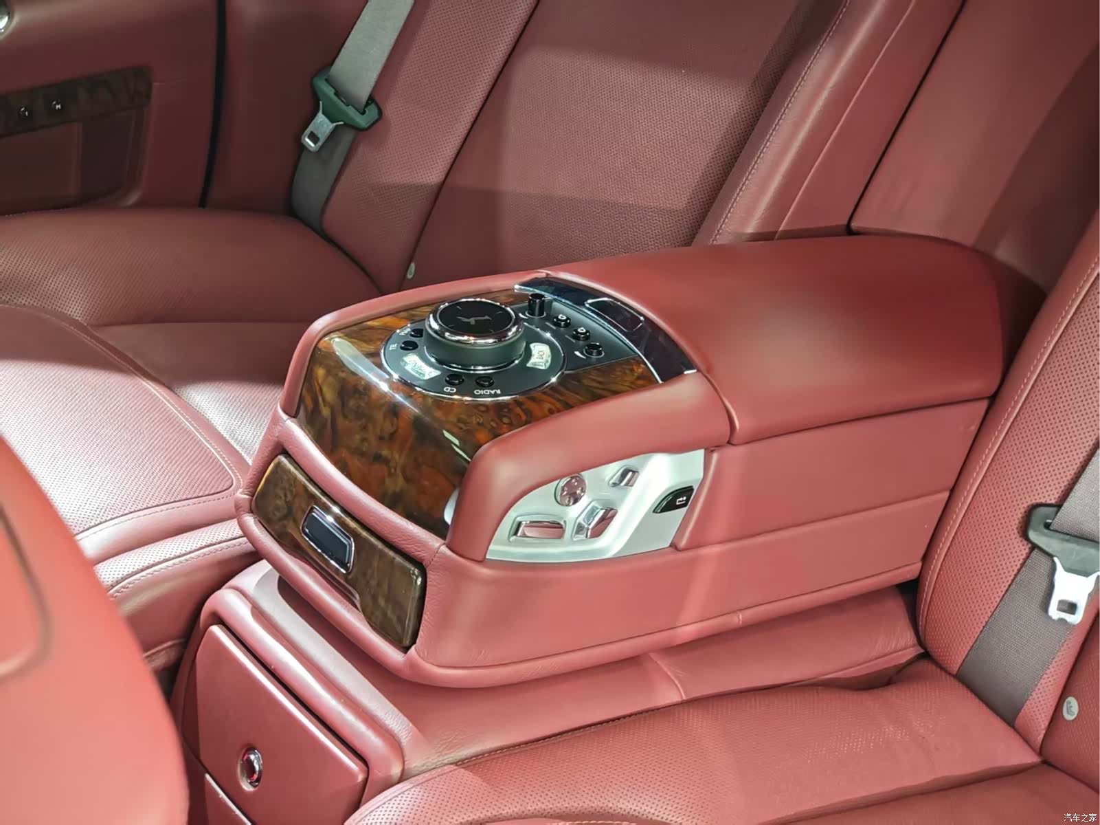 Rolls-Royce Ghost, 2015 4