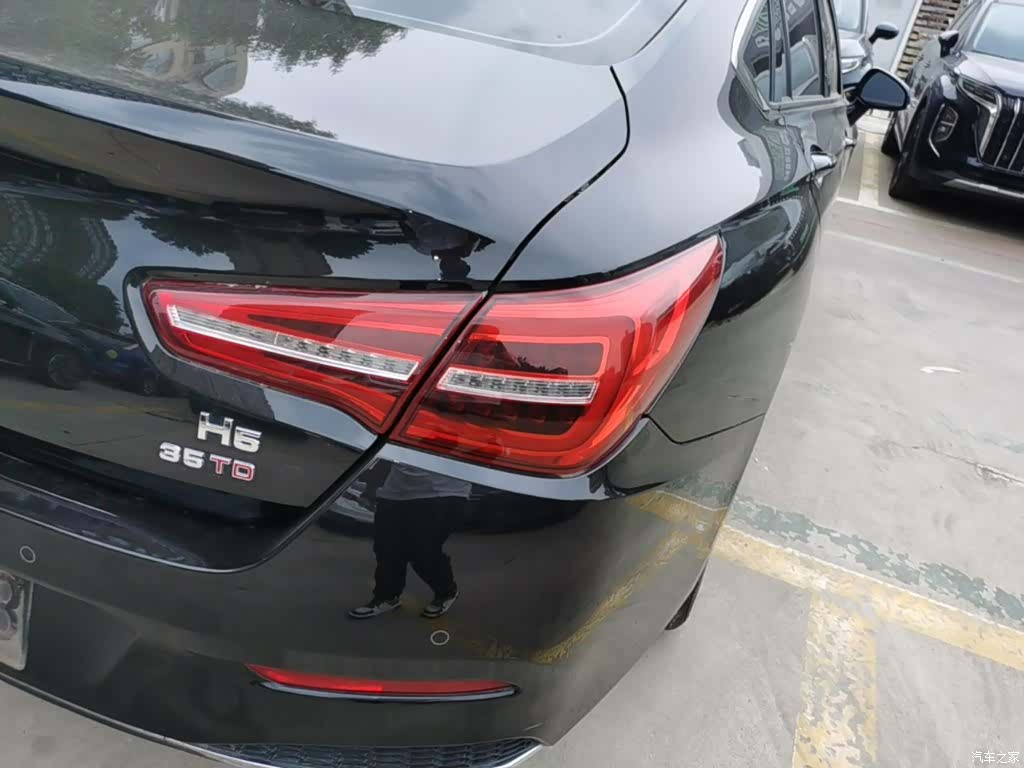 Hongqi H5, 2022 8