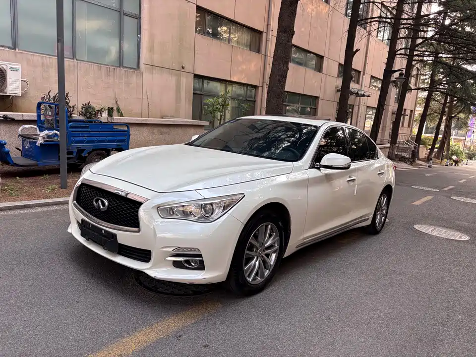 Infiniti Q50L