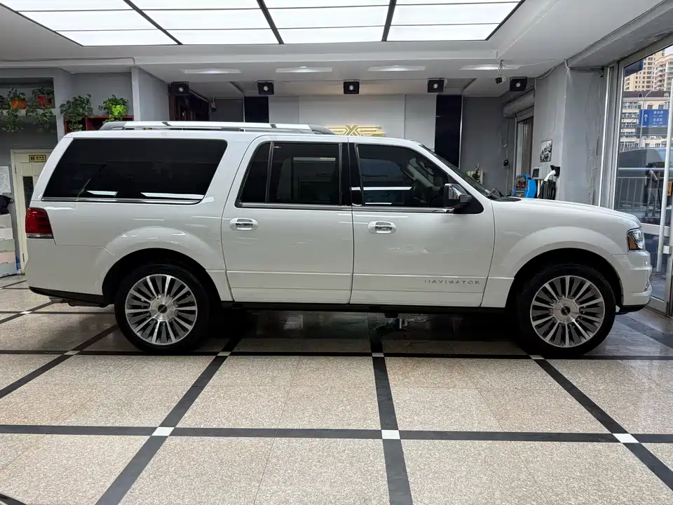 Lincoln Navigator