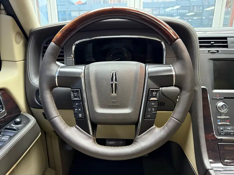 Lincoln Navigator