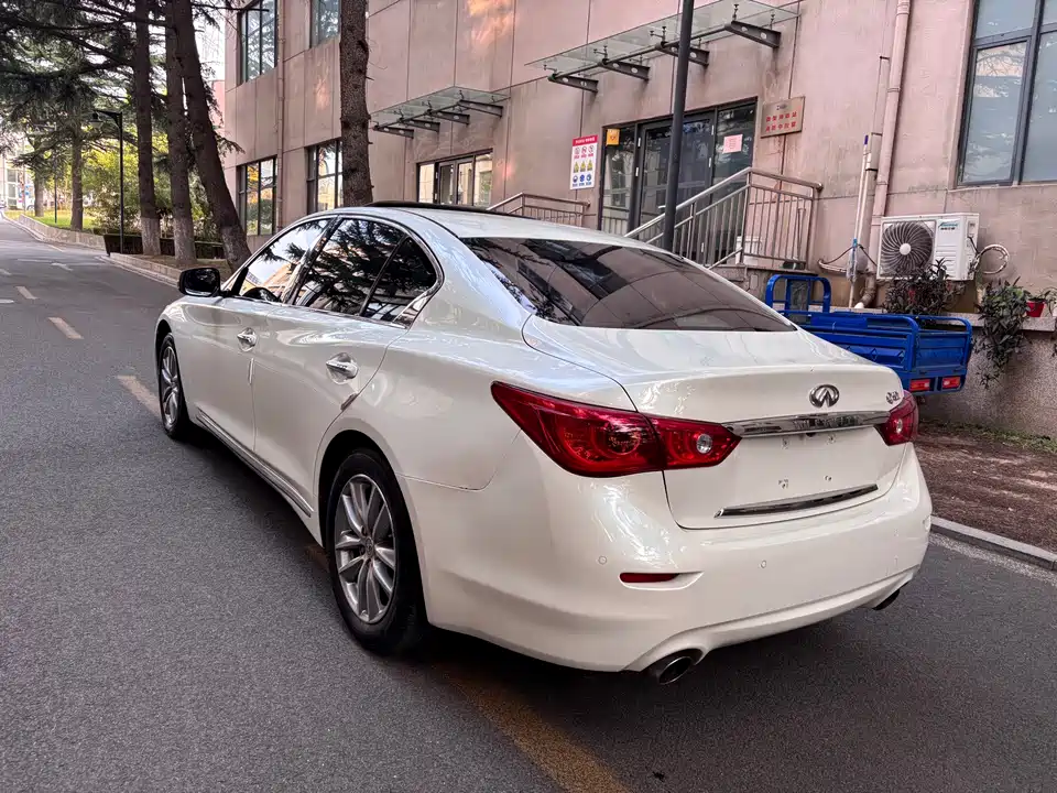 Infiniti Q50L