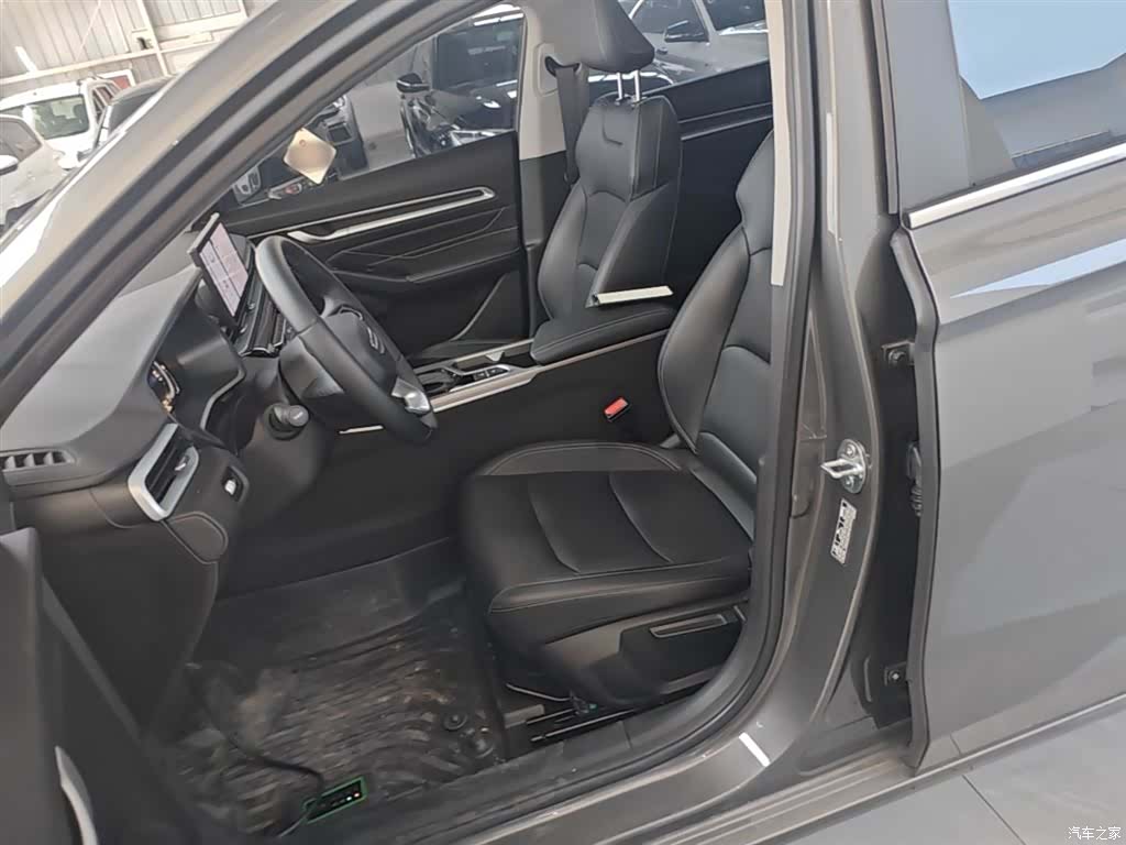 Geely Emgrand, 2025 15
