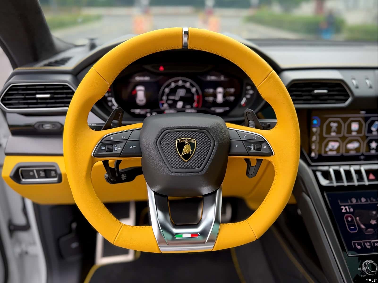 Lamborghini Urus, 2022 все фото