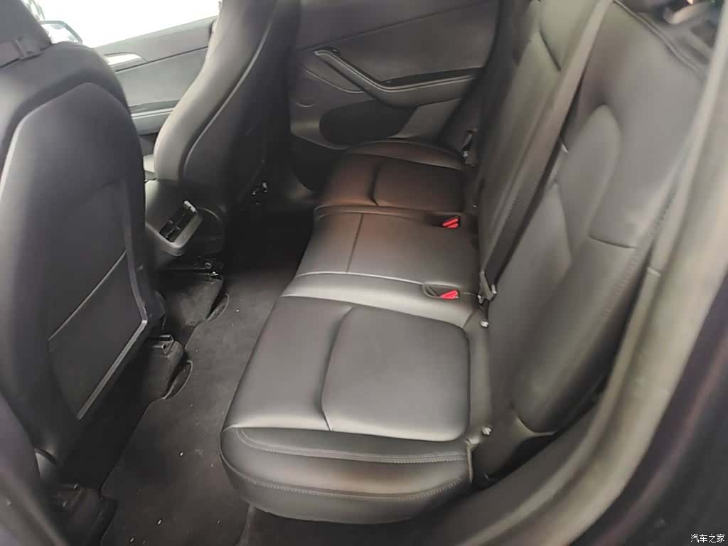 Tesla Model Y, 2024 17