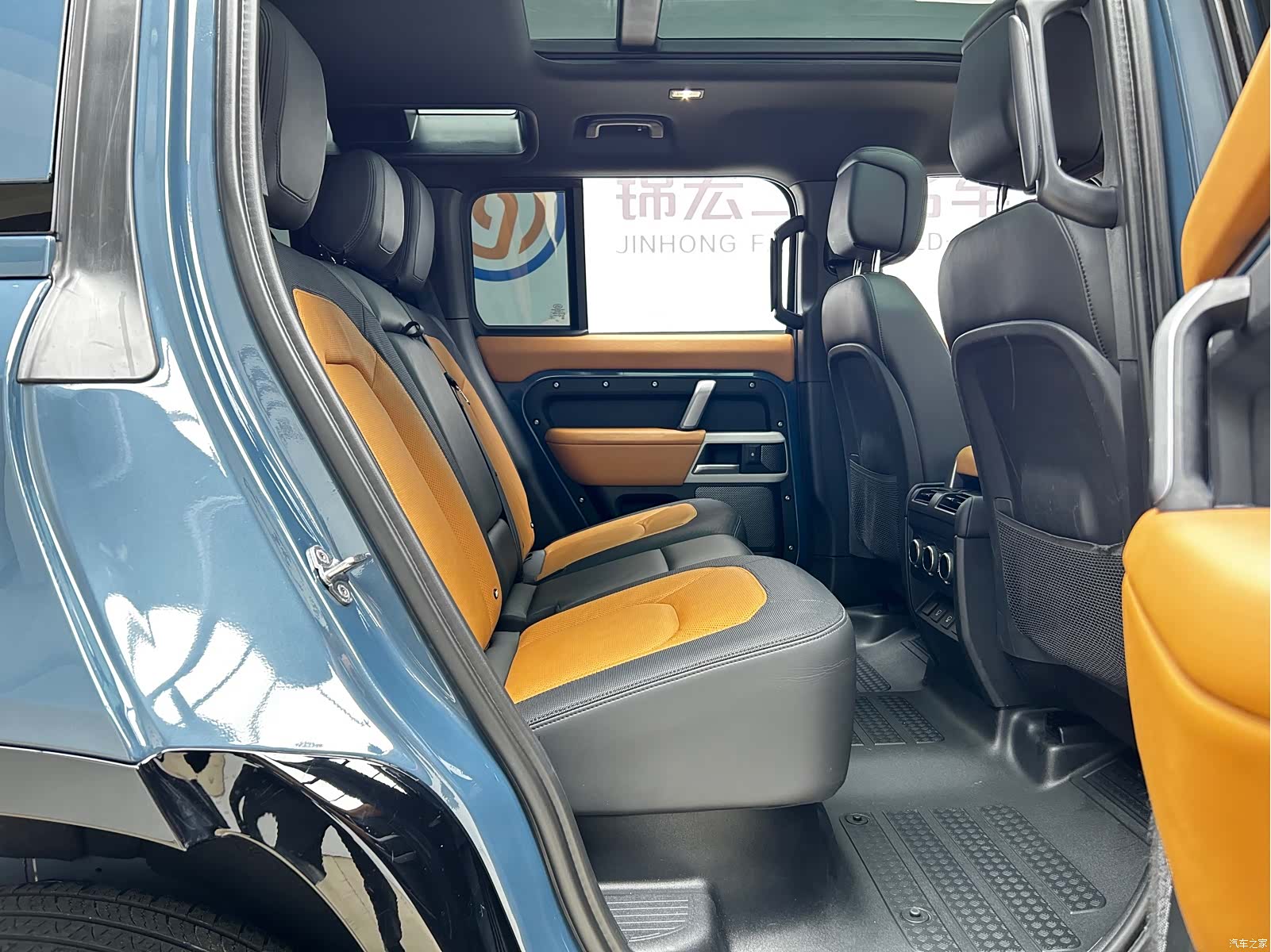 Land Rover Defender, 2024 19