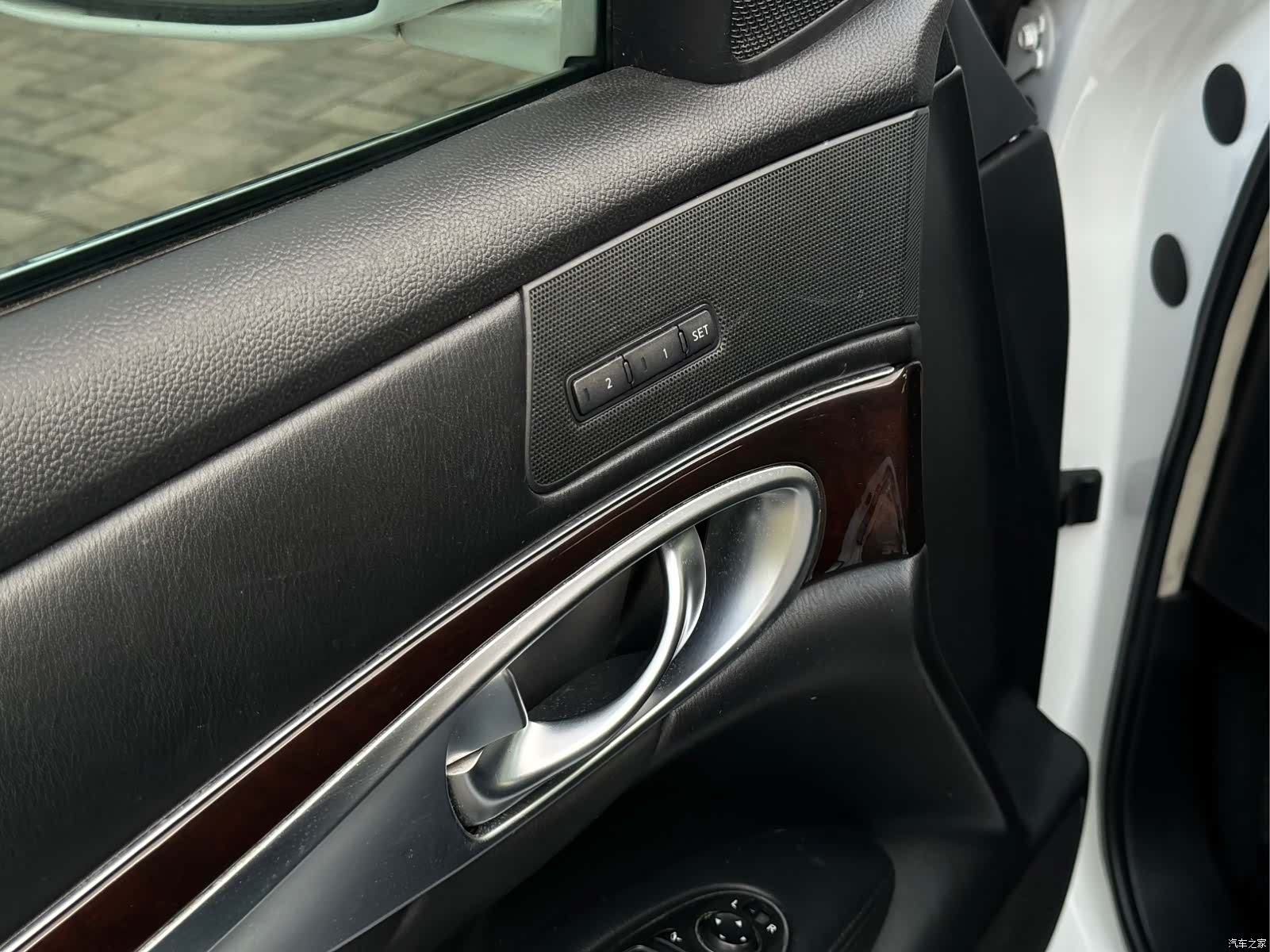 Infiniti M25L, 2012 19