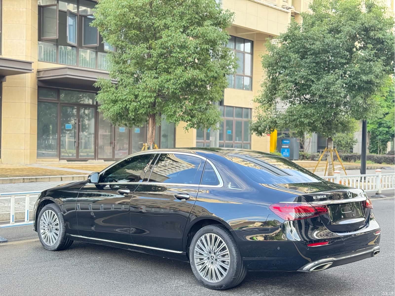 Mercedes-Benz E-Class, 2023 11