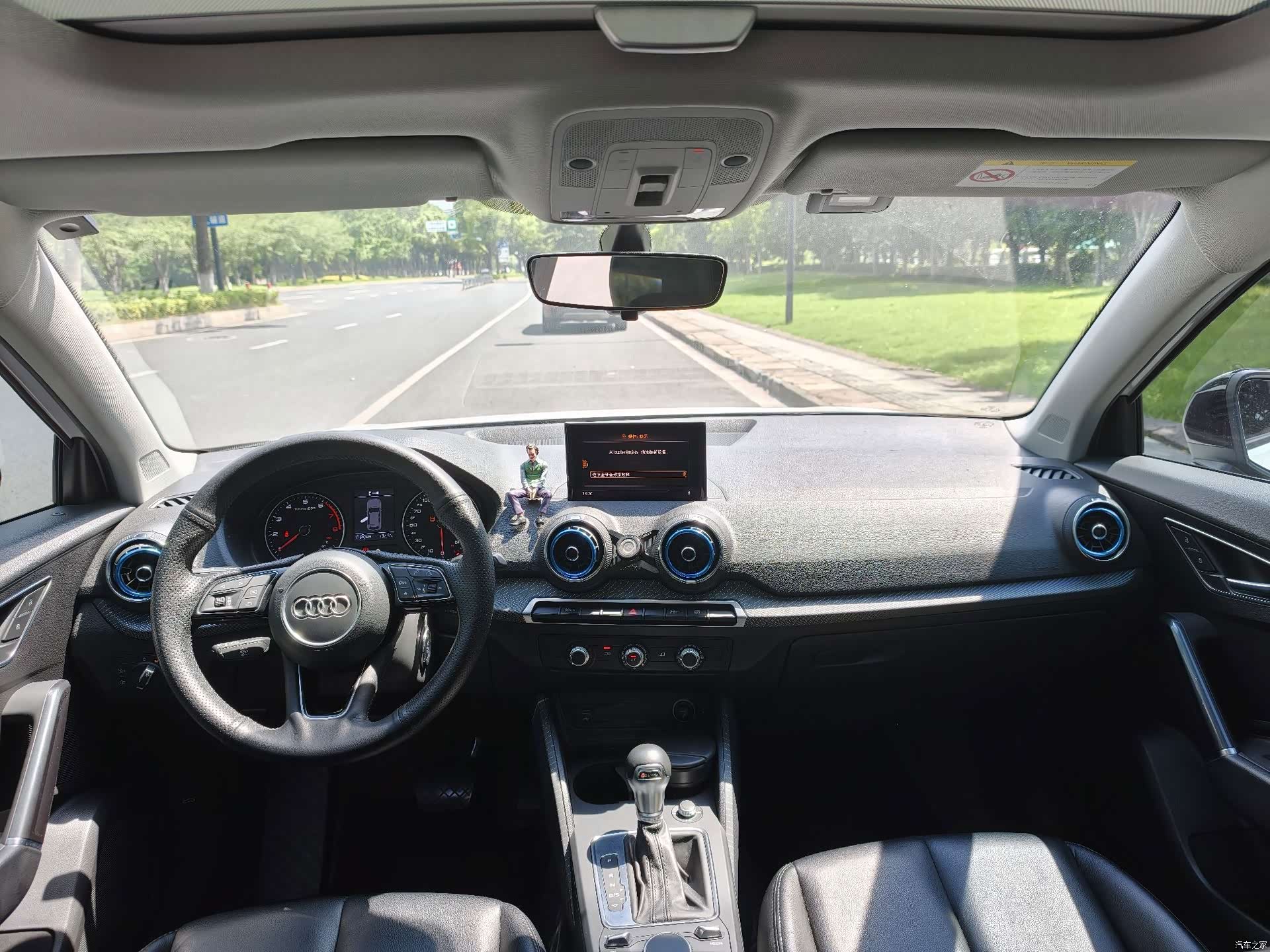 Audi Q2L, 2019 8