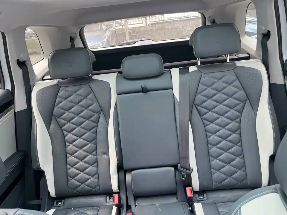 Volkswagen ID.6 CROZZ