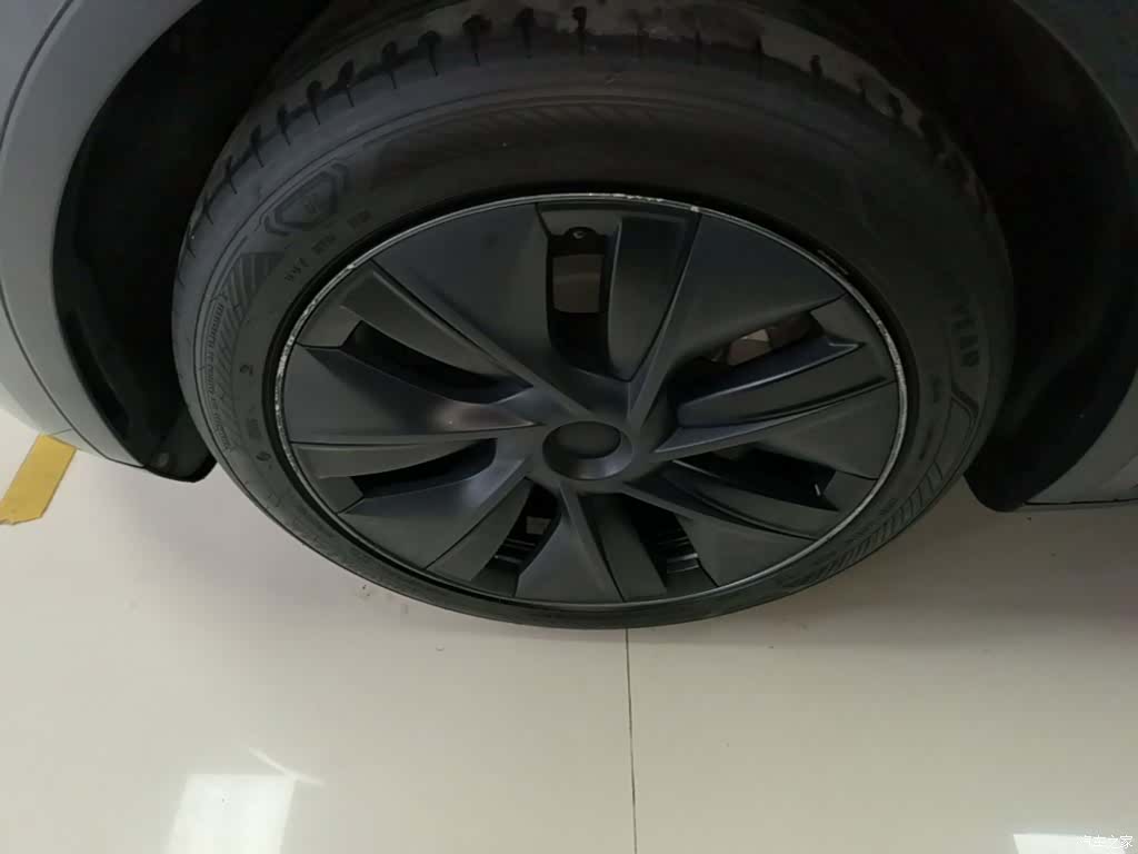 Tesla Model Y, 2024 23