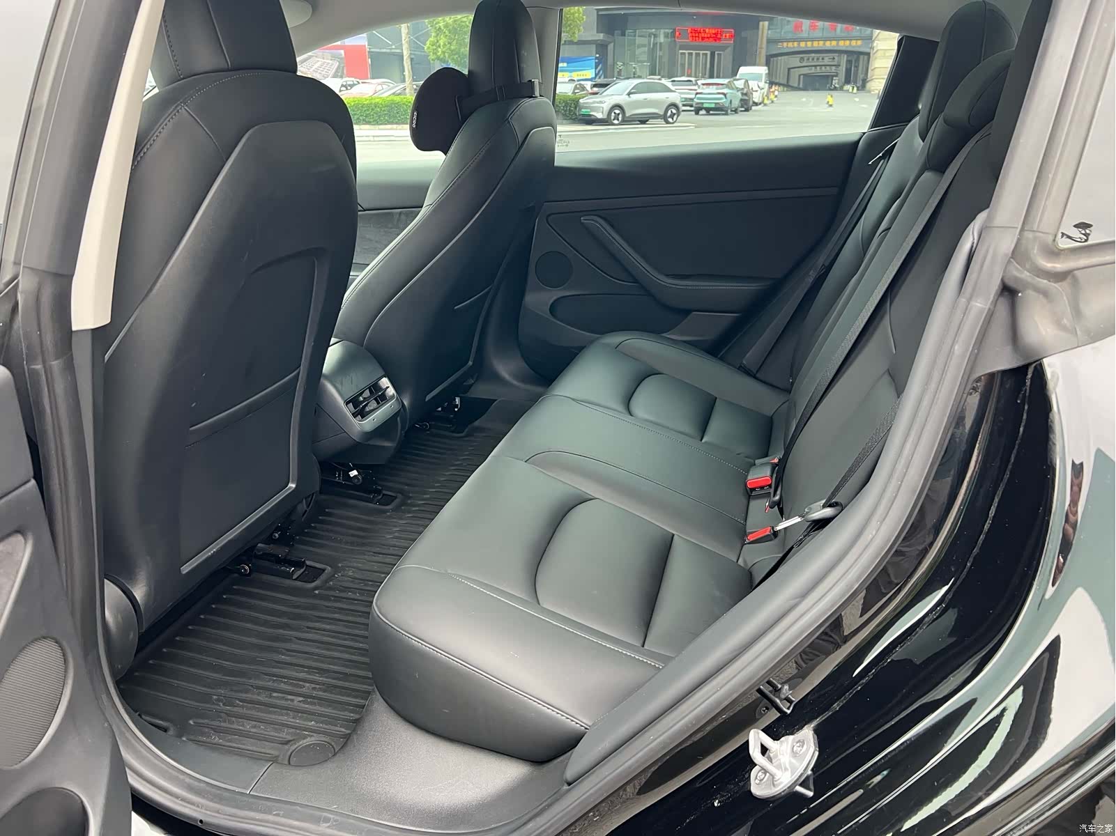 Tesla Model 3, 2023 все фото