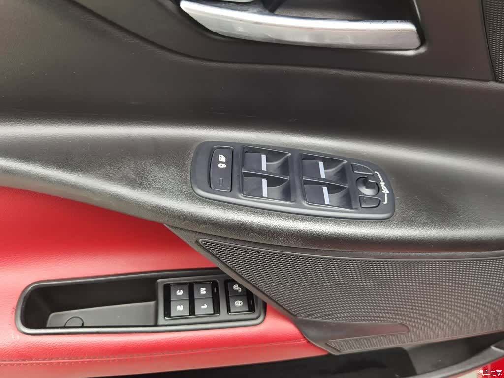 Jaguar XE, 2016 9