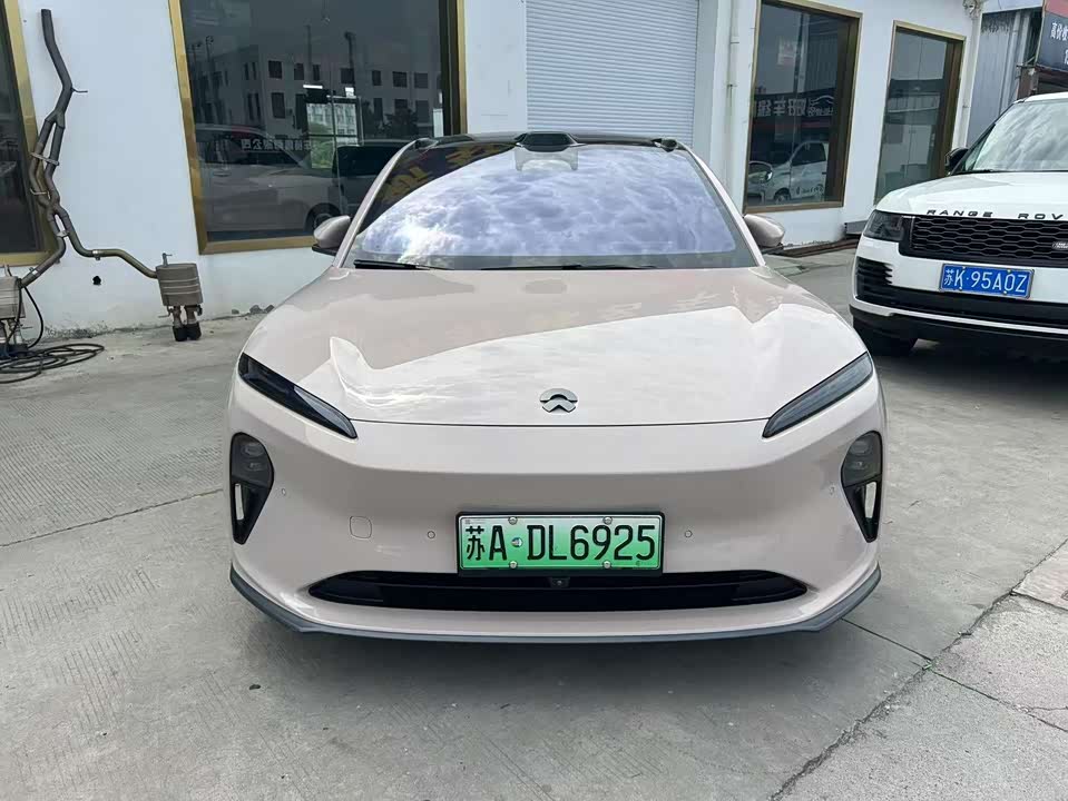 NIO ET5