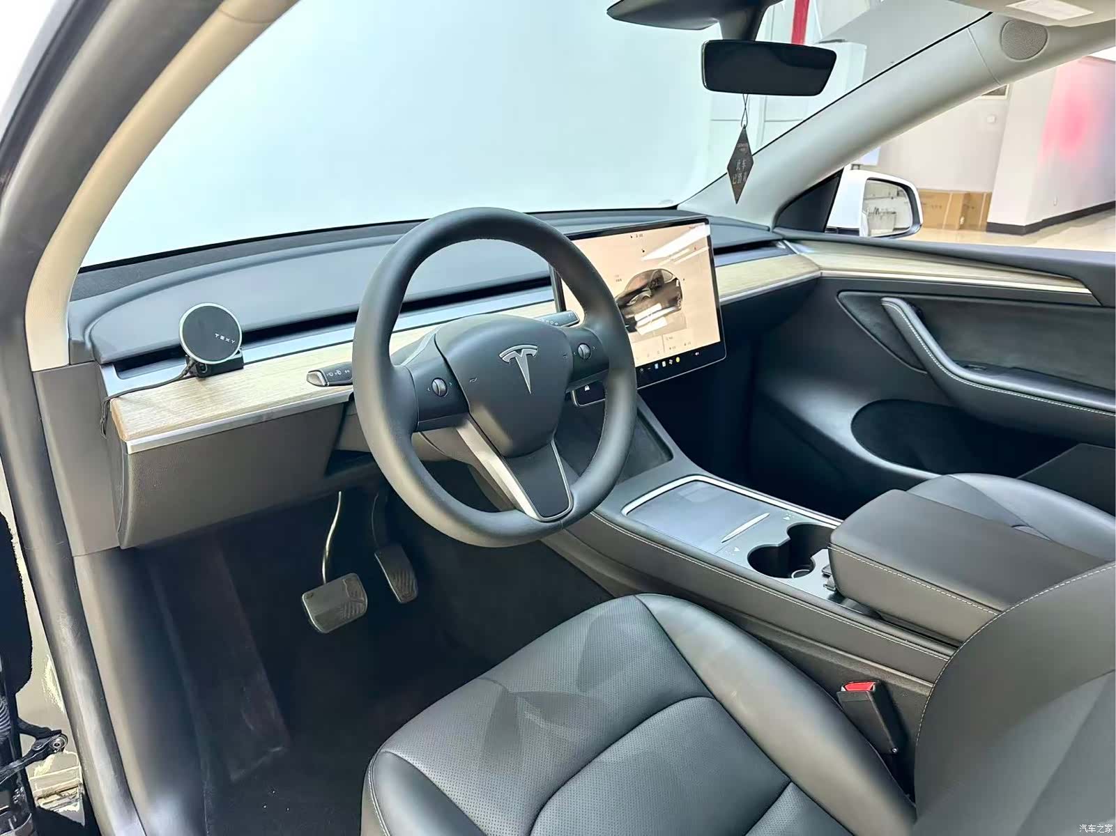 Tesla Model Y, 2023 9