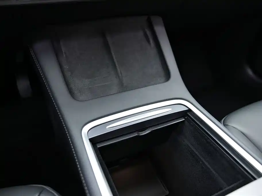 Tesla Model 3 Tesla Model 3