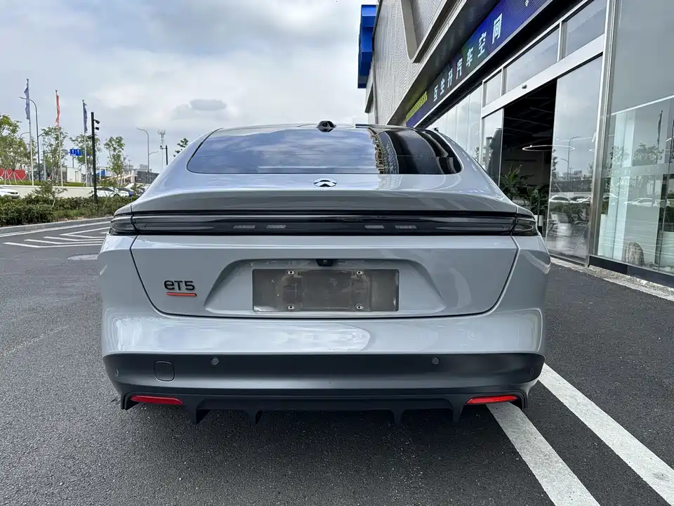NIO ET5