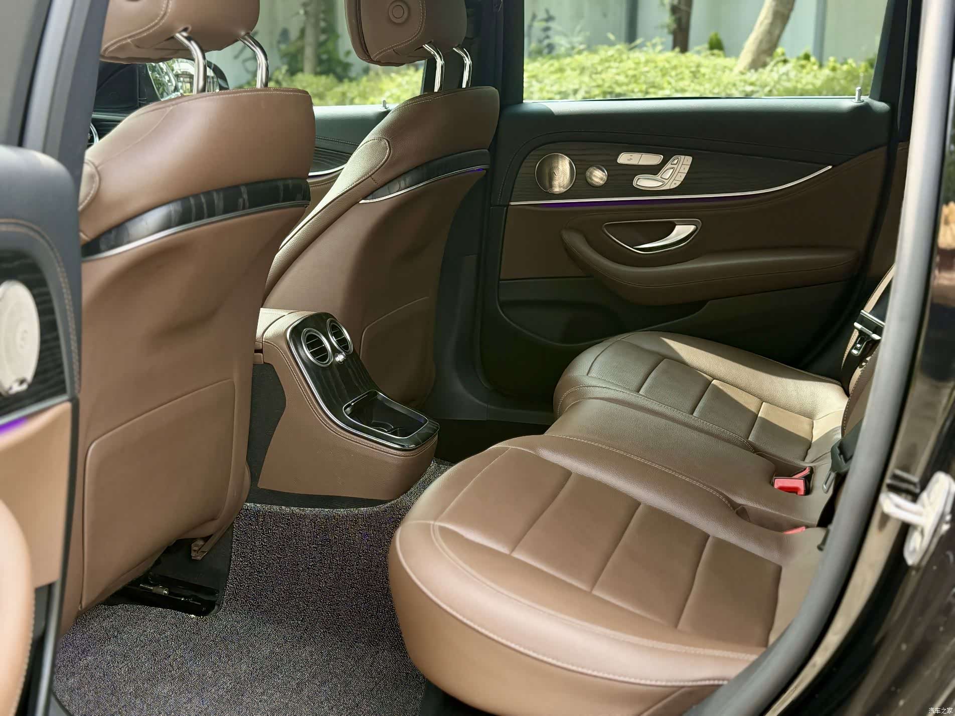 Mercedes-Benz E-Class, 2022 13