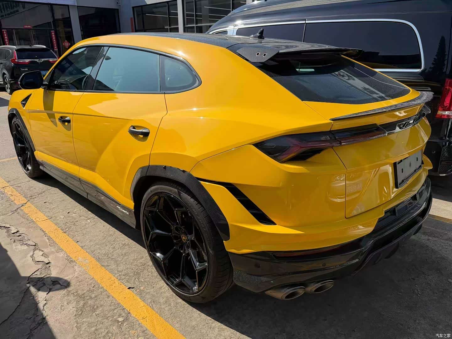 Lamborghini Urus, 2023 4