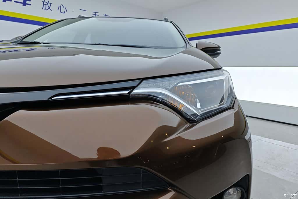 Toyota RAV4, 2017 все фото