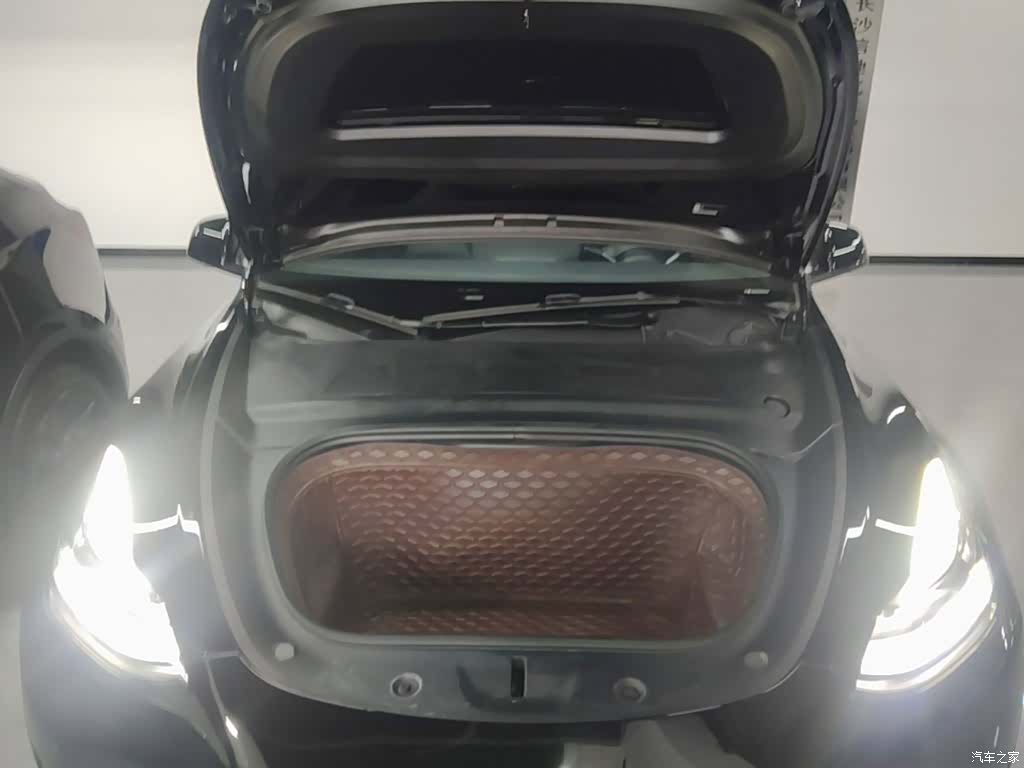 Tesla Model Y, 2023 20