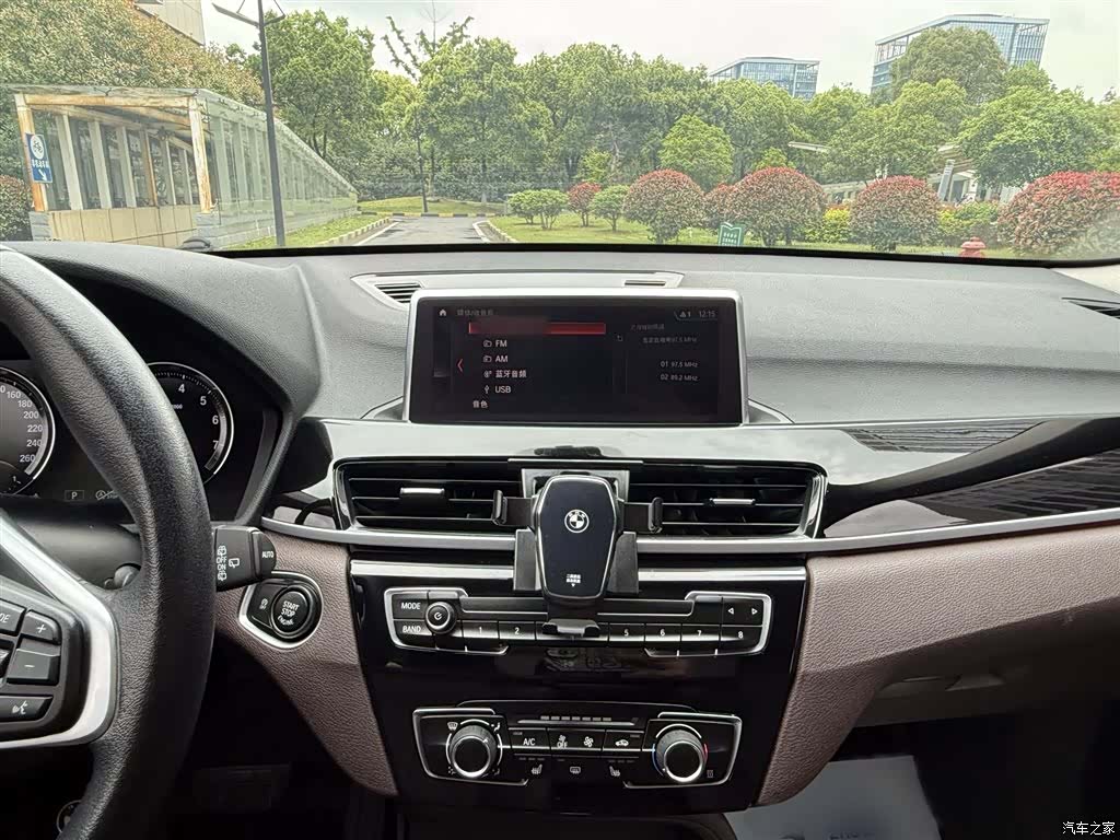 BMW X1, 2020 все фото