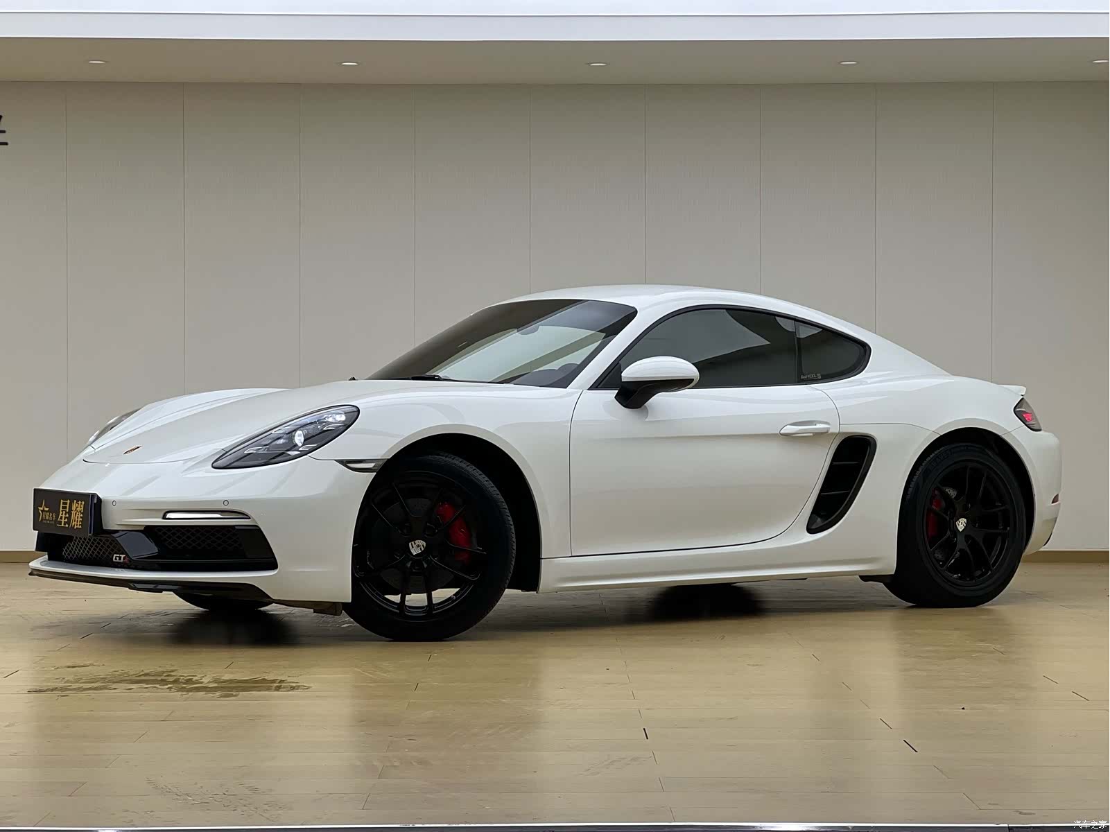 Porsche Cayman, 2017 1