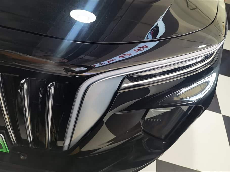 Hongqi E-HS9