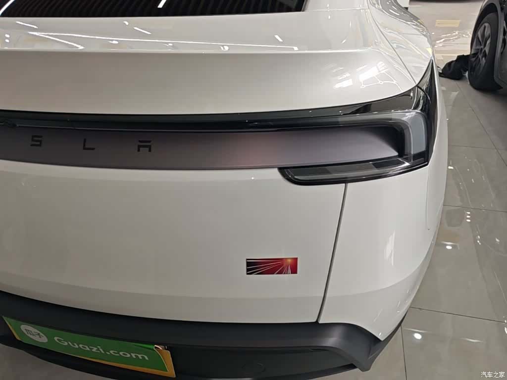 Tesla Model Y, 2025 8