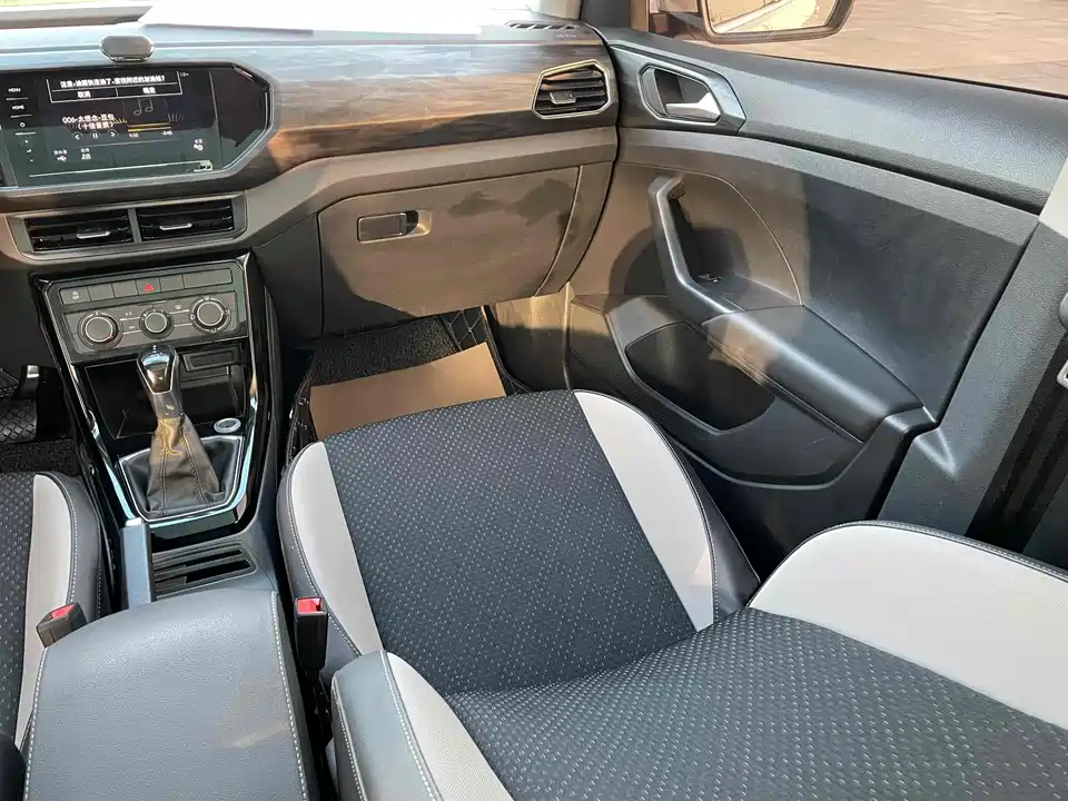 Volkswagen Exploring the shadow