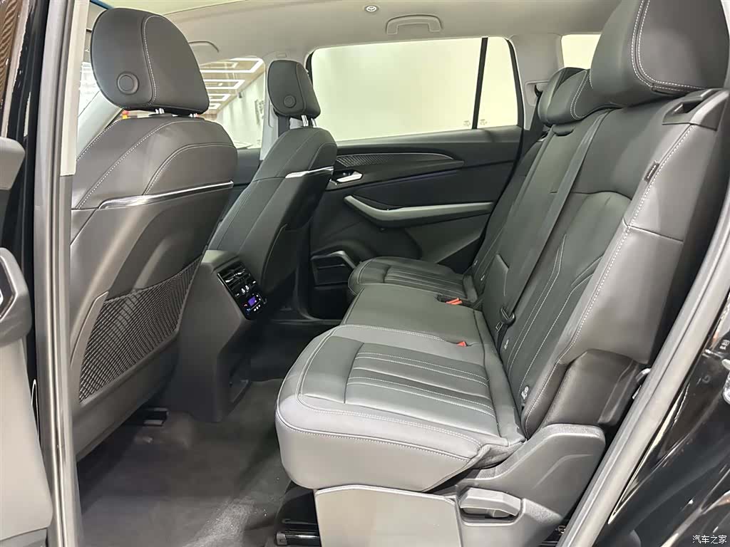 Audi Q6, 2025 12