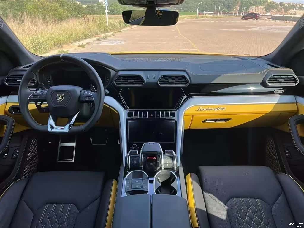 Lamborghini Urus, 2023 все фото