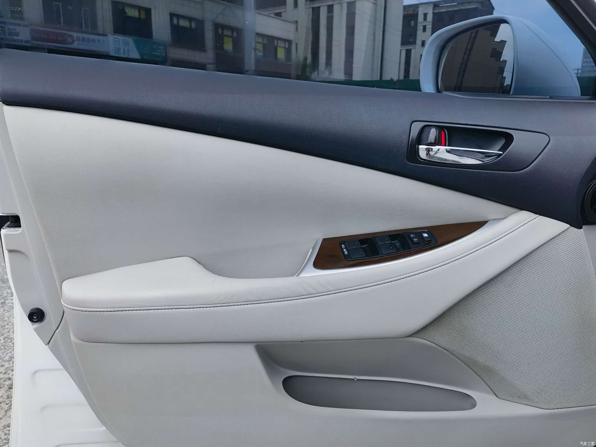 Lexus ES, 2011 9