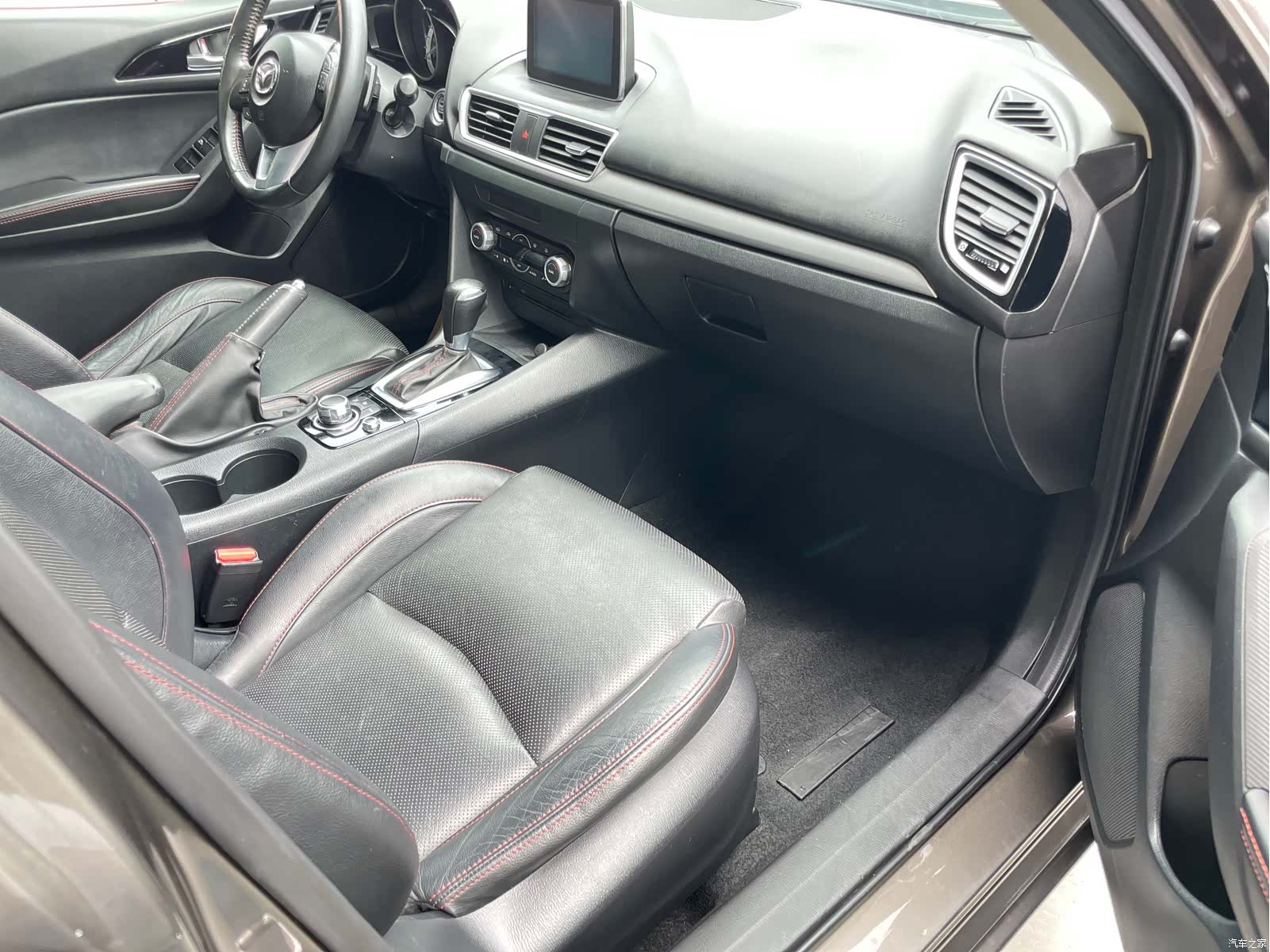 Mazda Mazda3, 2015 8
