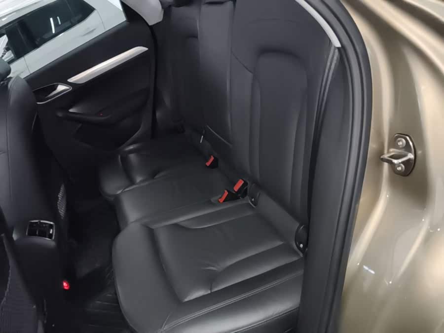 Audi Q3 2016, фото 16