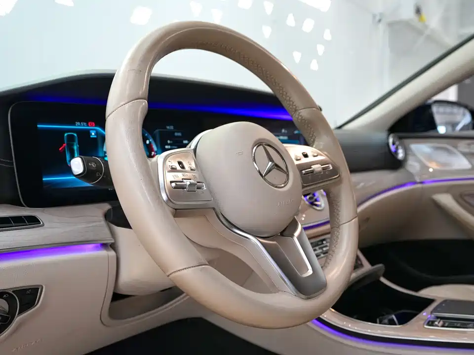 Mercedes-Benz CLS Mercedes-Benz CLS