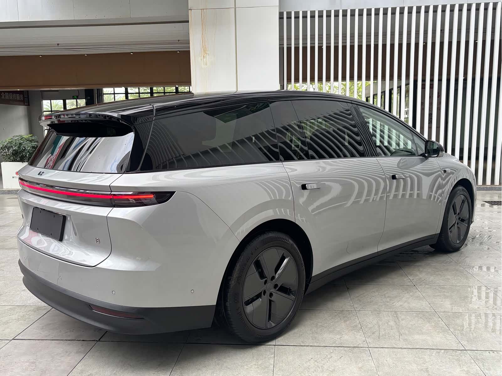 Li Auto i8, 2025 6