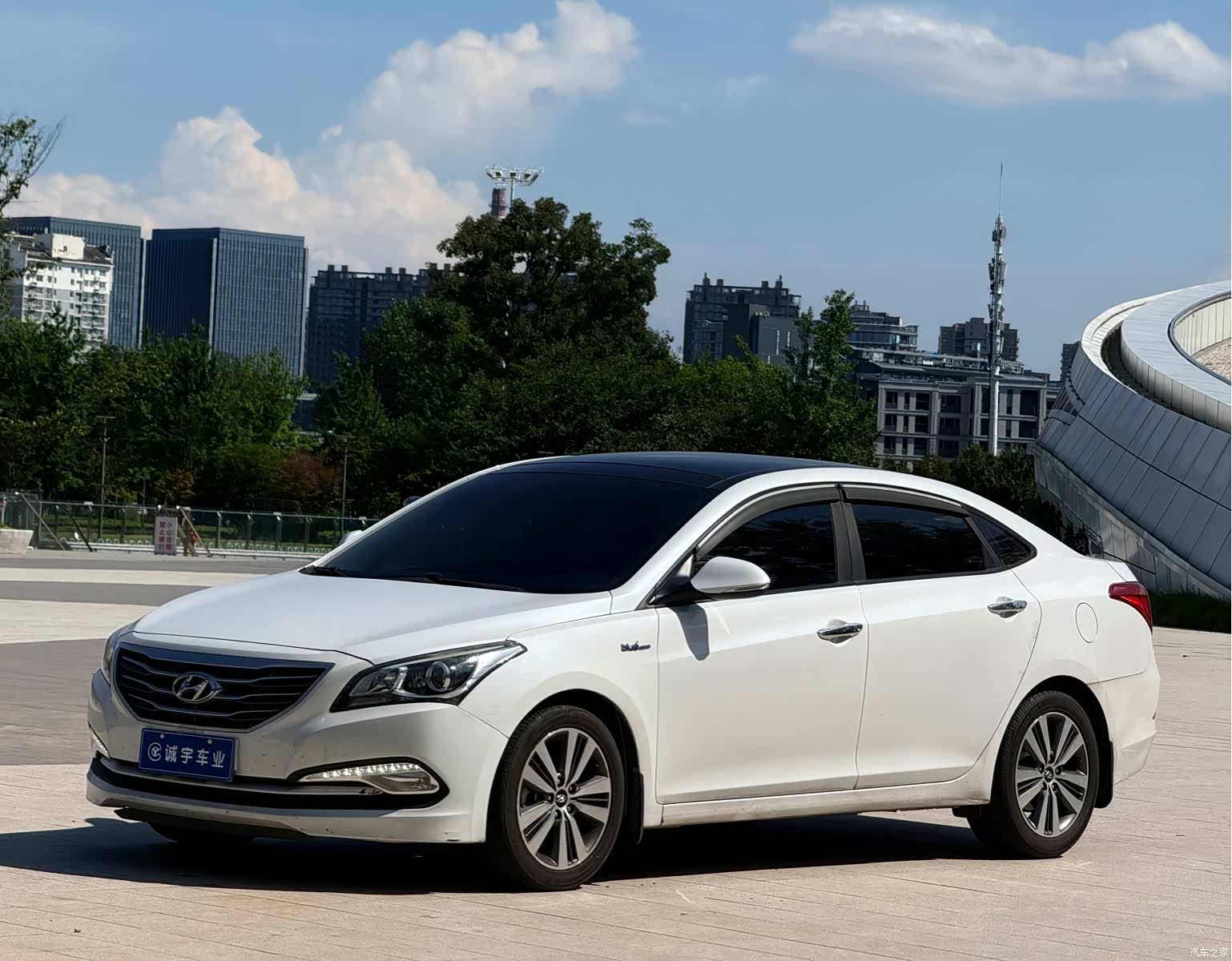 Hyundai GLS, 2016 1