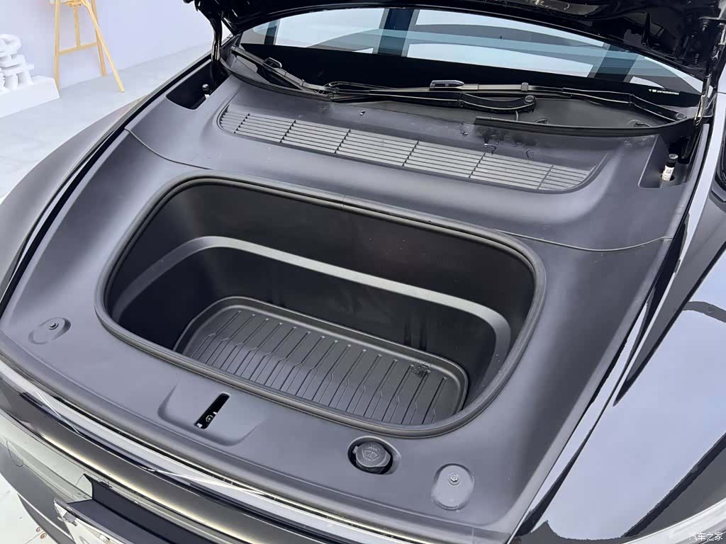 Tesla Model Y, 2025 24
