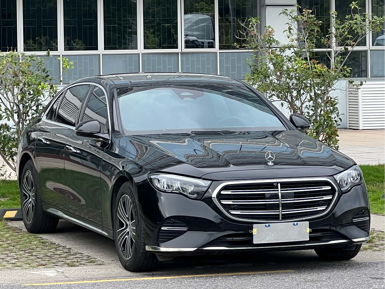Mercedes-Benz E-Class, 2025 3