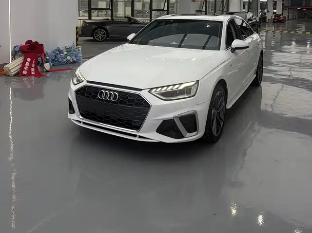 Audi A4L 2022 — купить из Китая под заказ