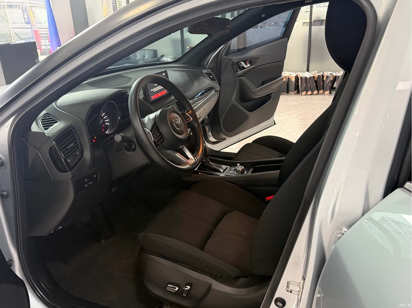 Mazda CX-4, 2021 все фото
