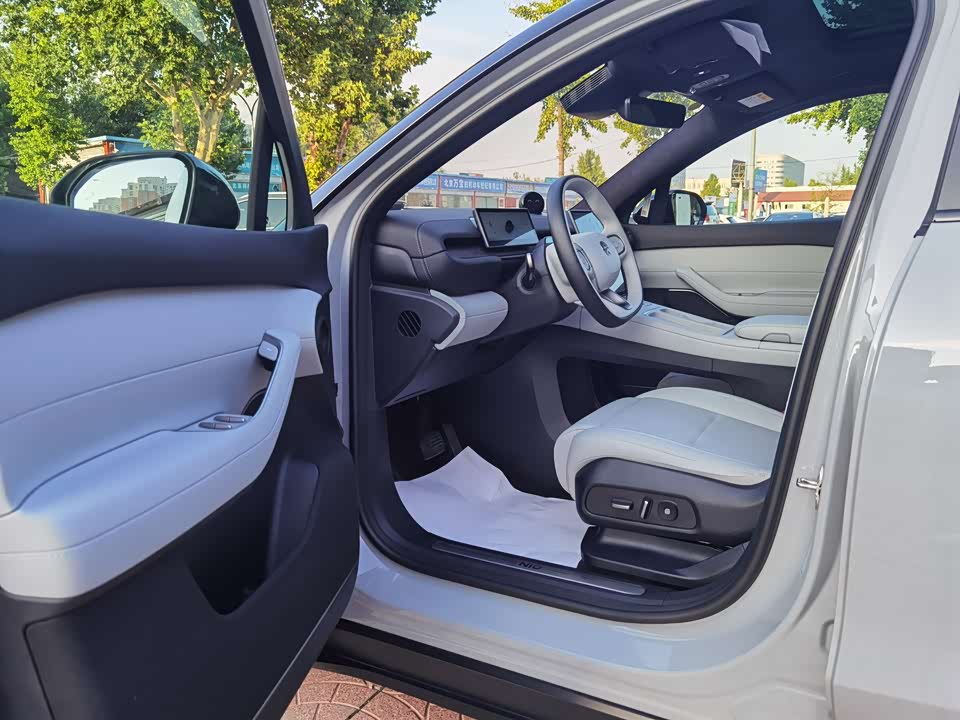 NIO ES6