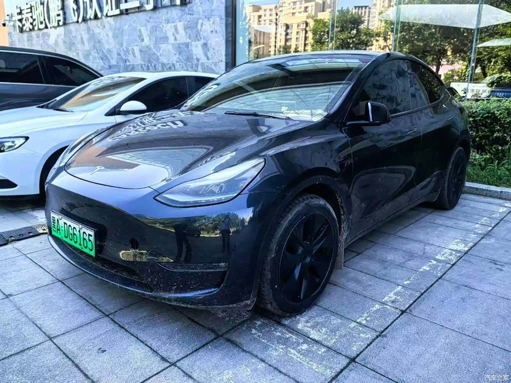 Tesla Model Y, 2024 1